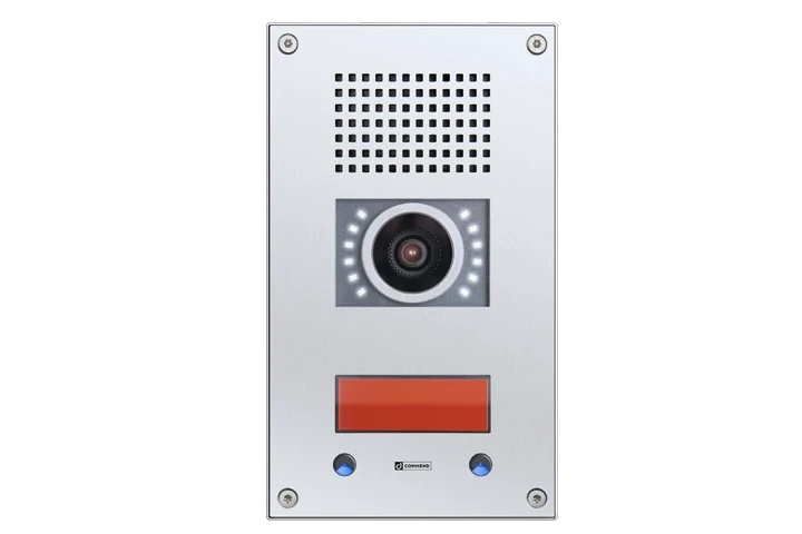 Deux interphones Commend argentés : un poste audio avec bouton rouge, un panneau vidéo avec caméra.