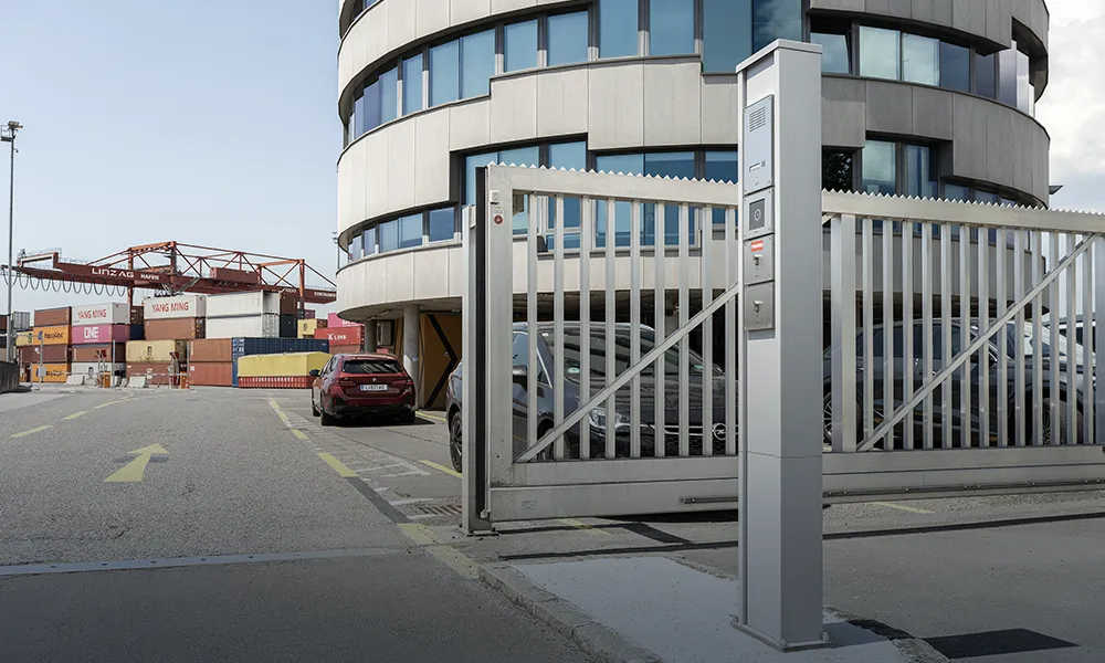 Linz Hafen Column