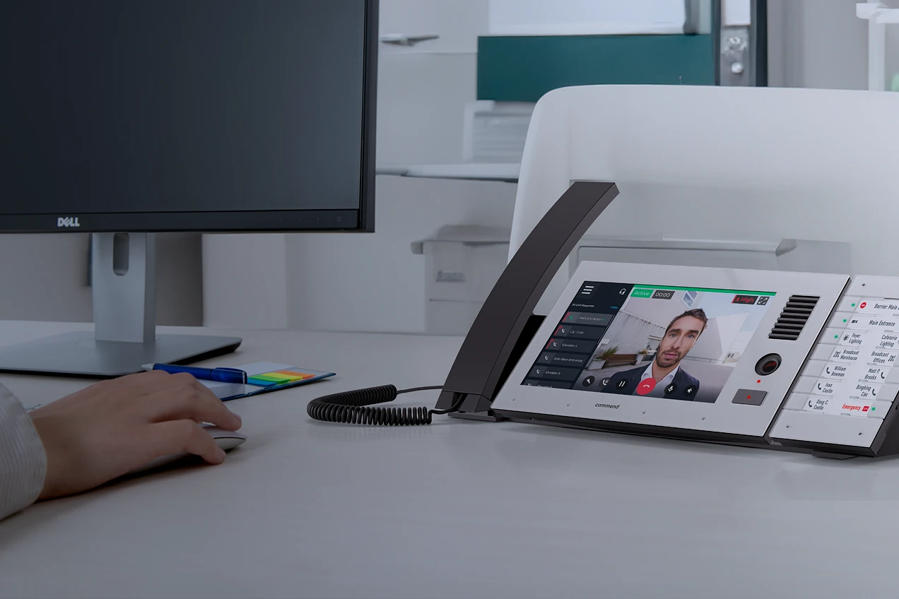 Commend Security Pupitres de contrôle d’interphonie intelligents | COMMEND