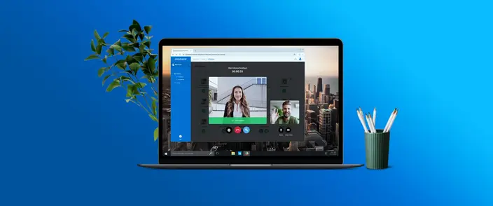 Chiamata Interfonica su Laptop Laptop che mostra una chiamata interfonica video con due persone e "Porta aperta".